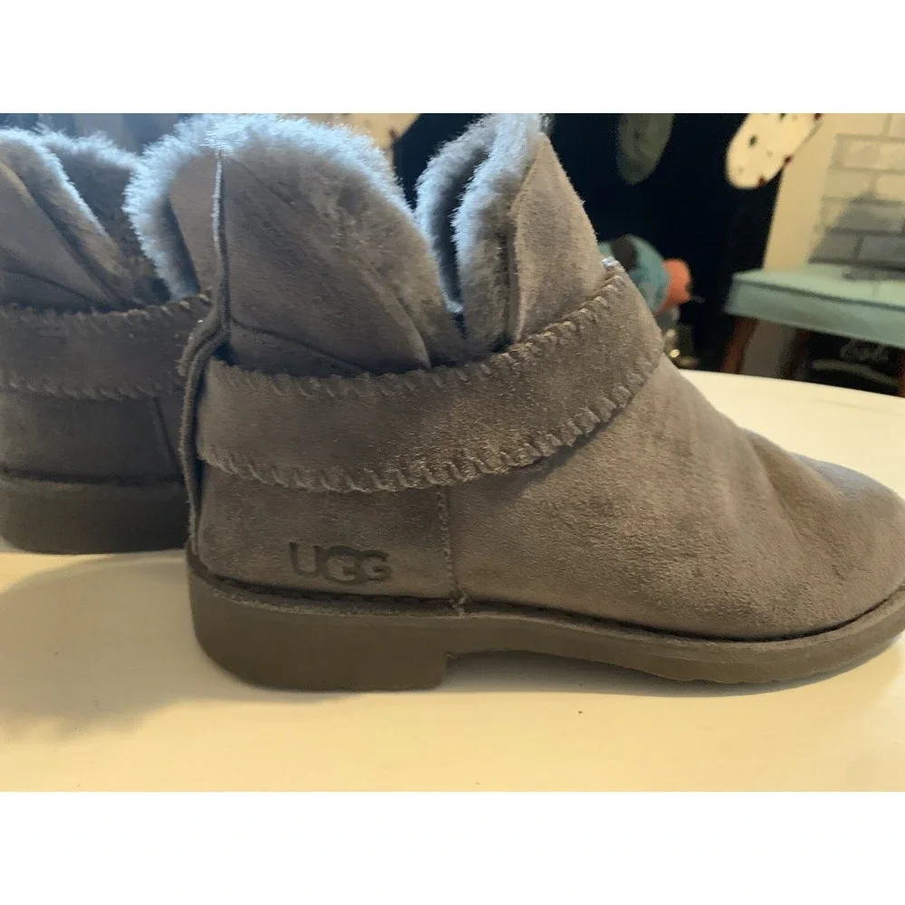UGG Australia Gray Suede Sheepskin Lined Boots Women's Size 8